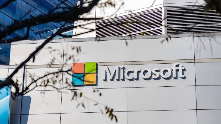 Microsoft vs Nvidia, novo chip Microsoft, inteligência artificial 2026, Maia 300, Azure Maia, Nvidia ações, chips para inteligência artificial, mercado de semicondutores, Microsoft Copilot e investimentos em IA.
